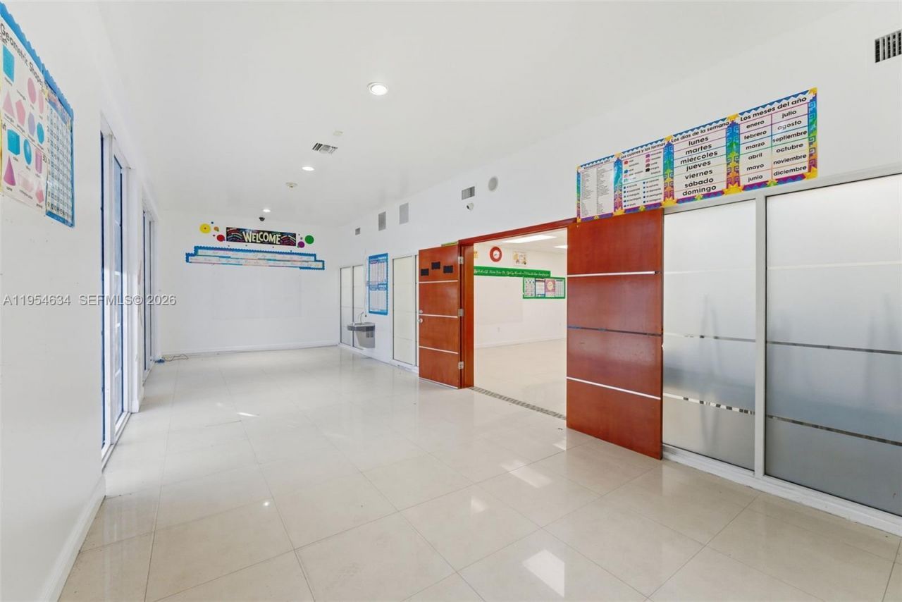 6545 NW 169th St, Hialeah, FL 33015 Photo