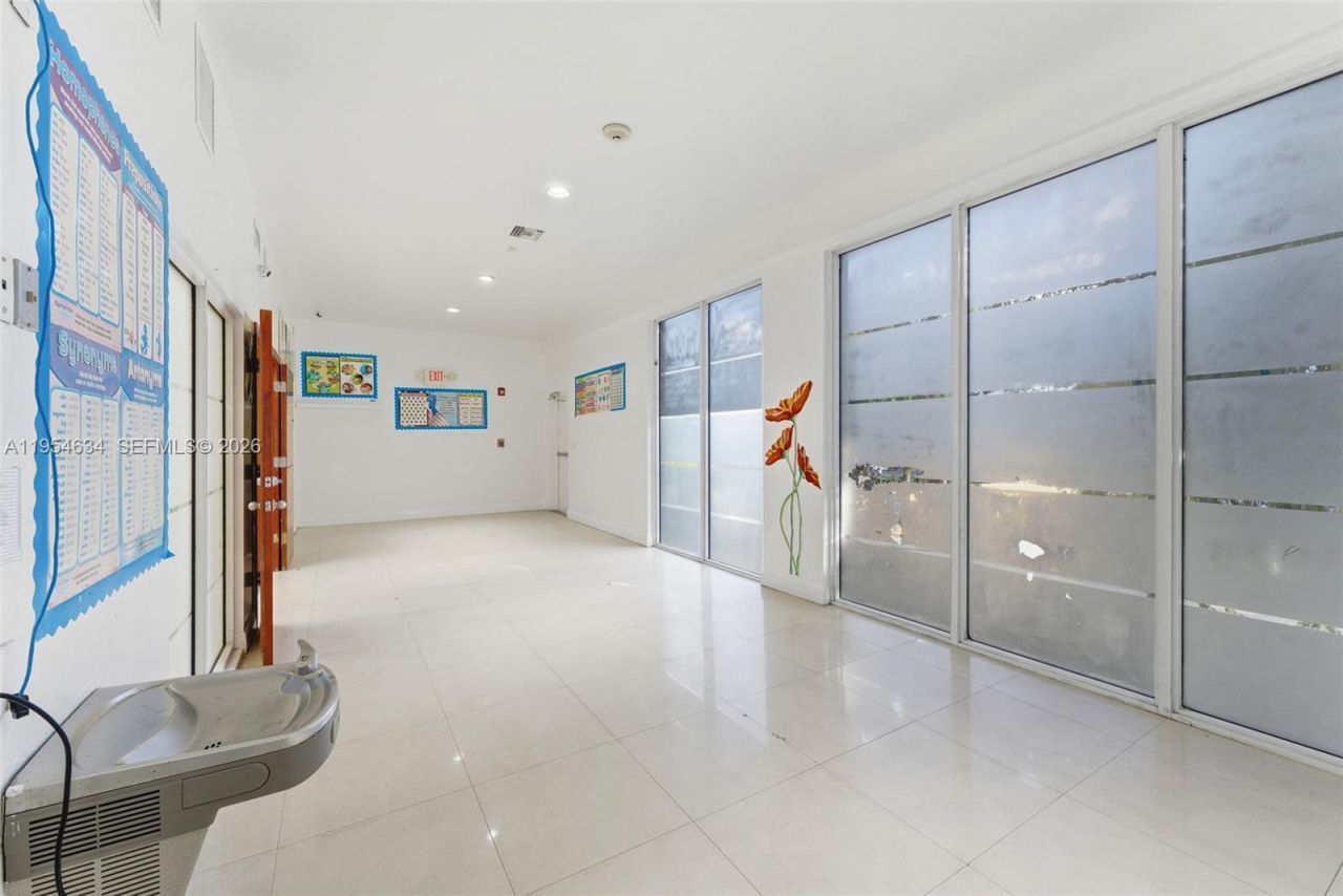 6545 NW 169th St, Hialeah, FL 33015 Photo