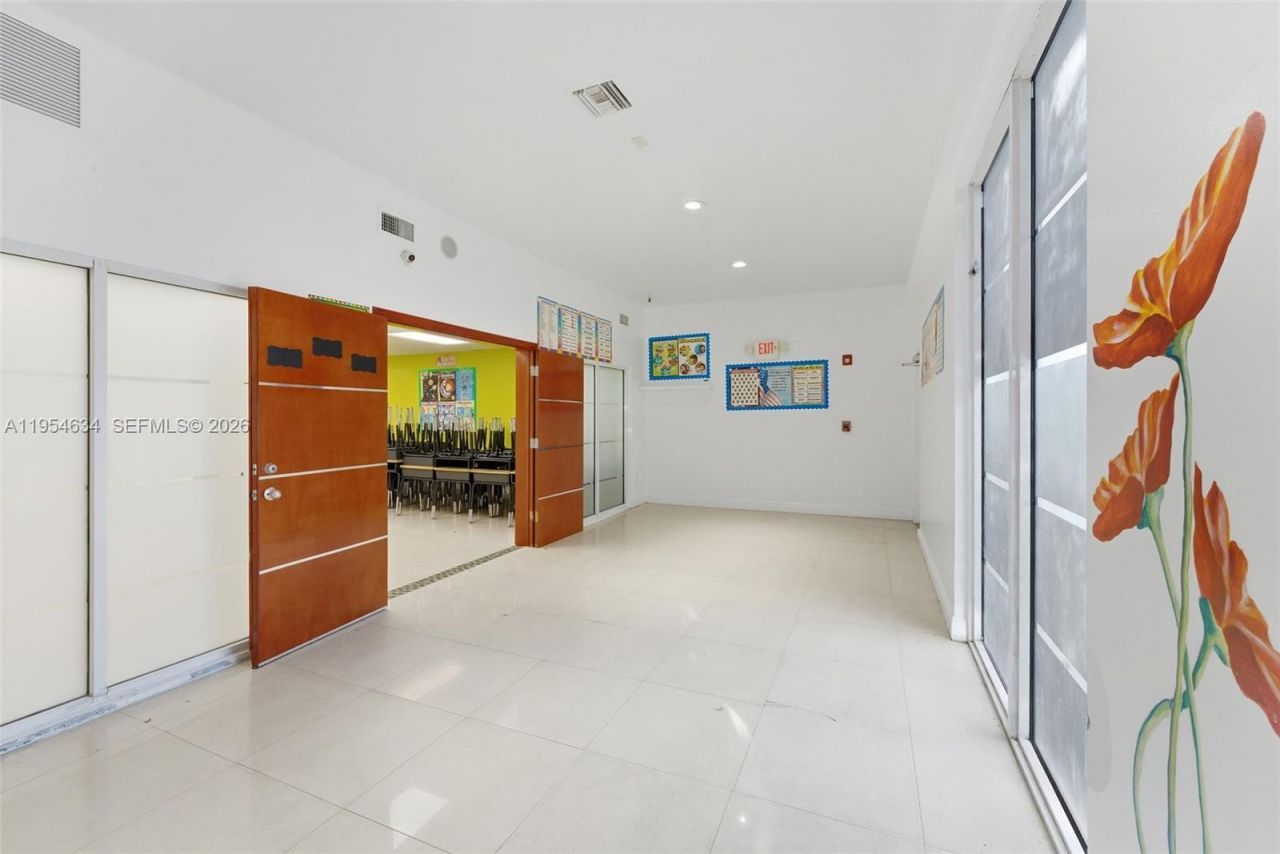 6545 NW 169th St, Hialeah, FL 33015 Photo