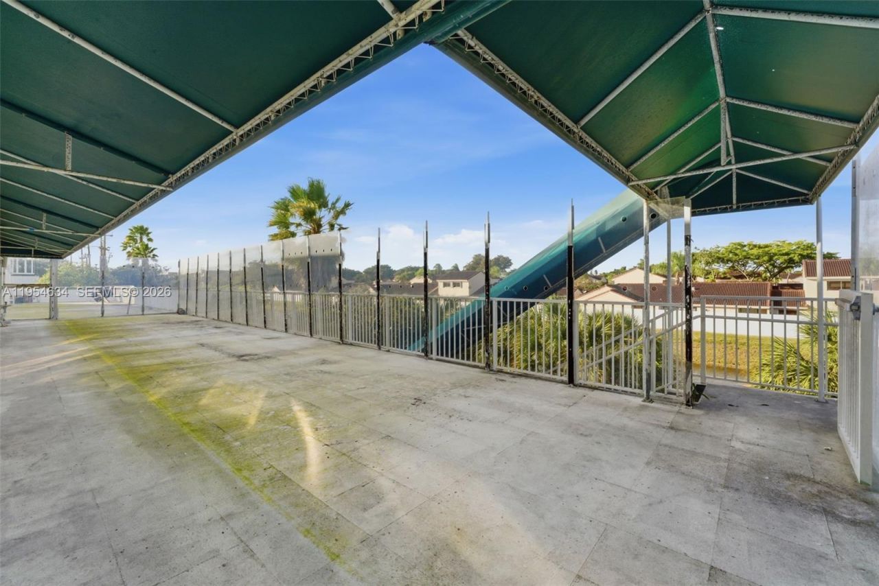 6545 NW 169th St, Hialeah, FL 33015 Photo