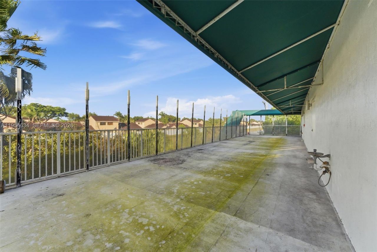 6545 NW 169th St, Hialeah, FL 33015 Photo