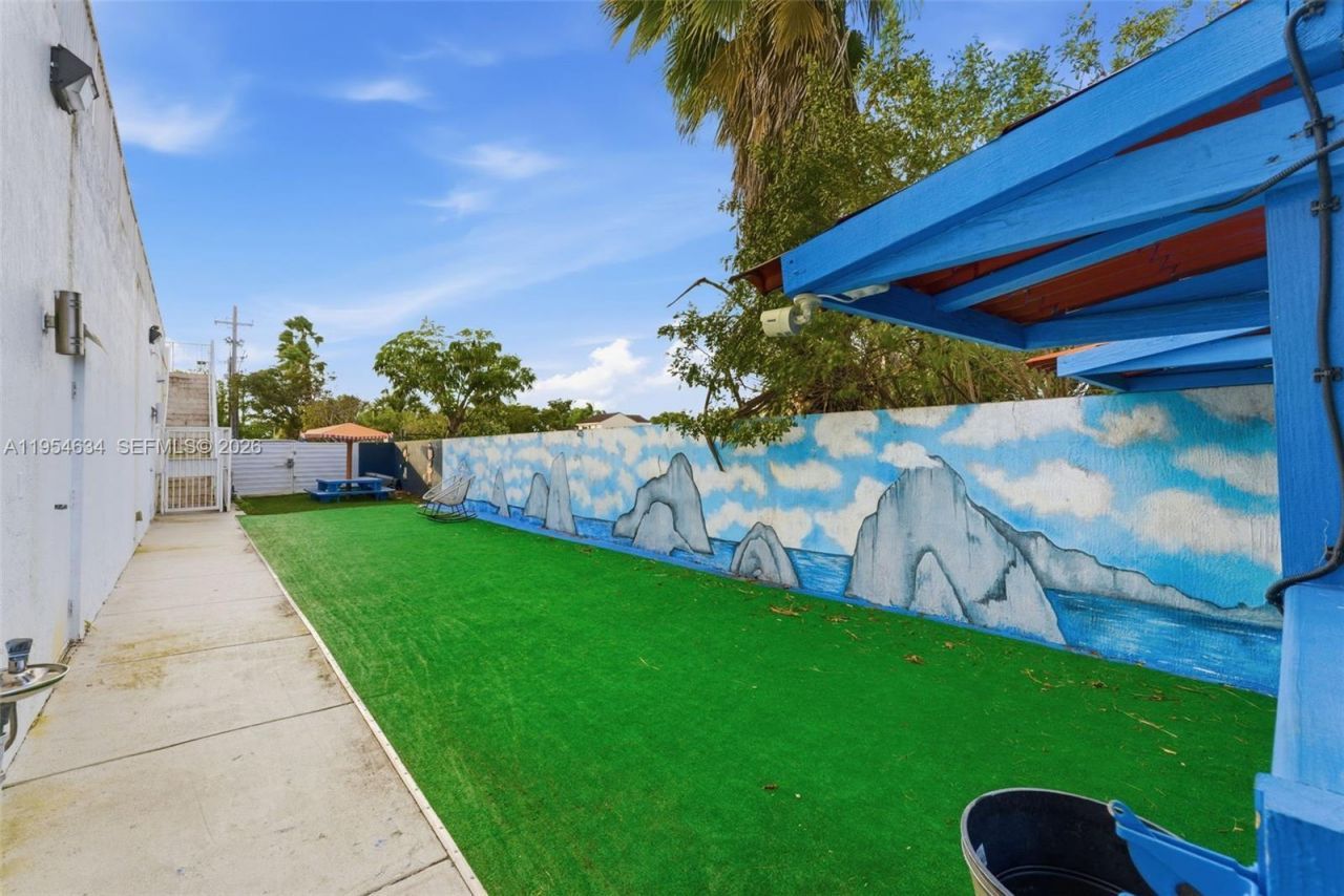 6545 NW 169th St, Hialeah, FL 33015 Photo