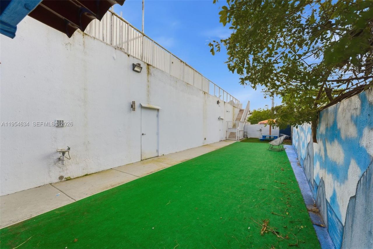 6545 NW 169th St, Hialeah, FL 33015 Photo