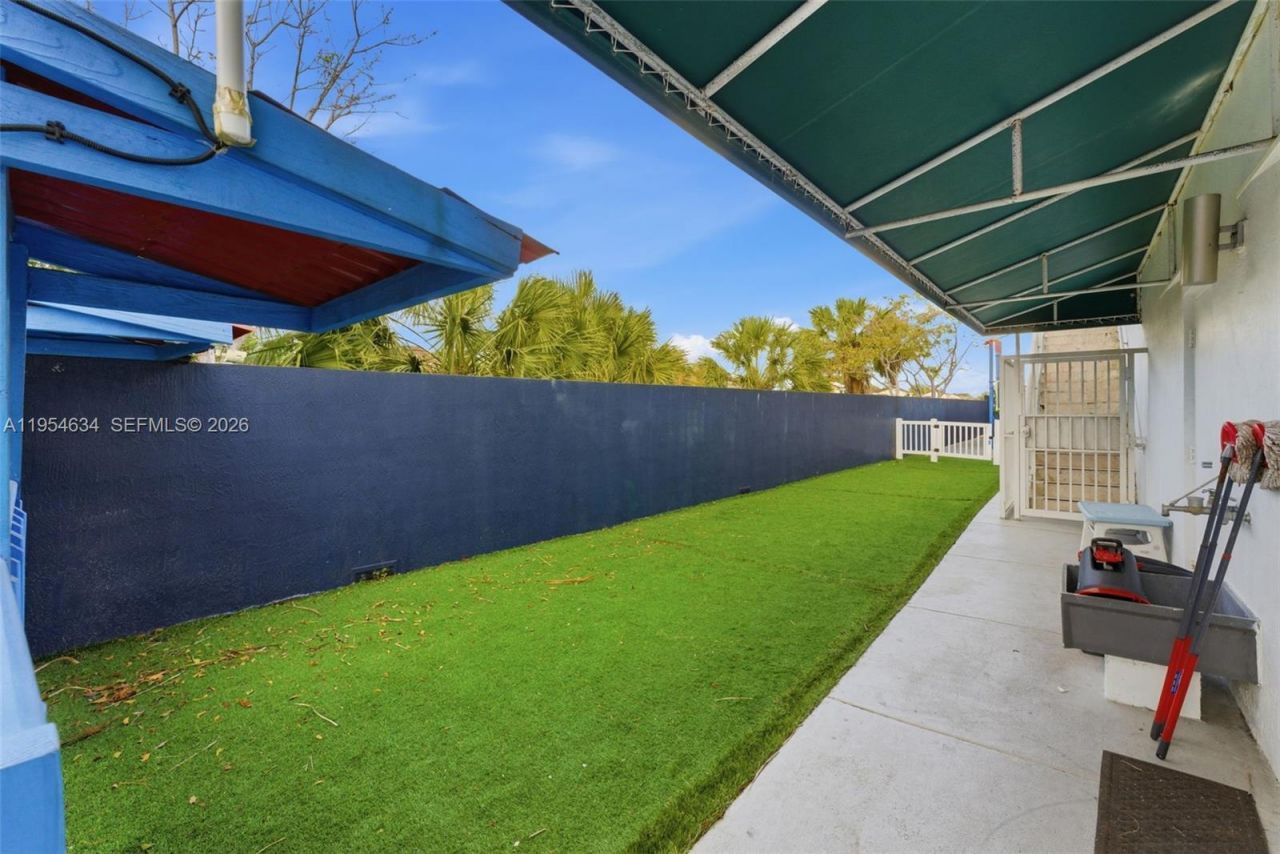 6545 NW 169th St, Hialeah, FL 33015 Photo