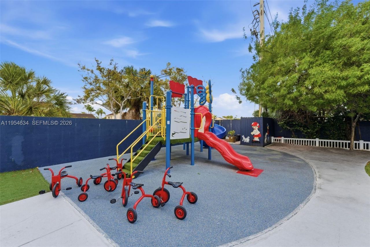 6545 NW 169th St, Hialeah, FL 33015 Photo