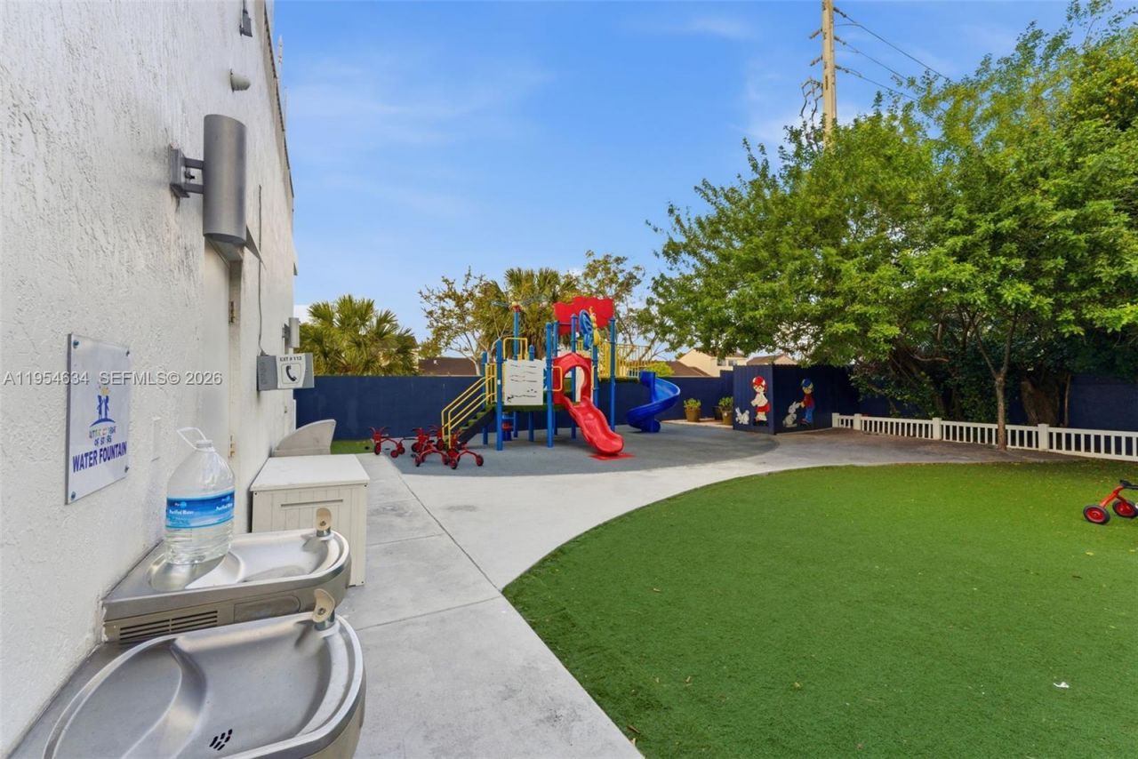 6545 NW 169th St, Hialeah, FL 33015 Photo