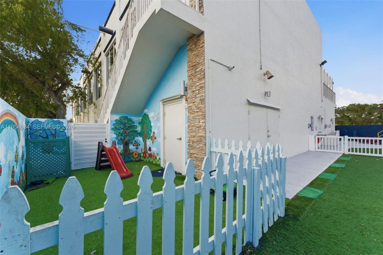 6545 NW 169th St, Hialeah, FL 33015 Photo