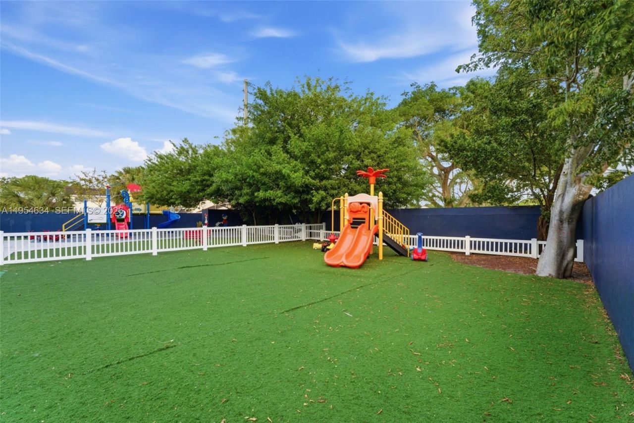 6545 NW 169th St, Hialeah, FL 33015 Photo