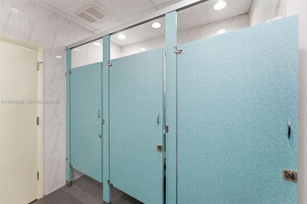 6545 NW 169th St, Hialeah, FL 33015 Photo