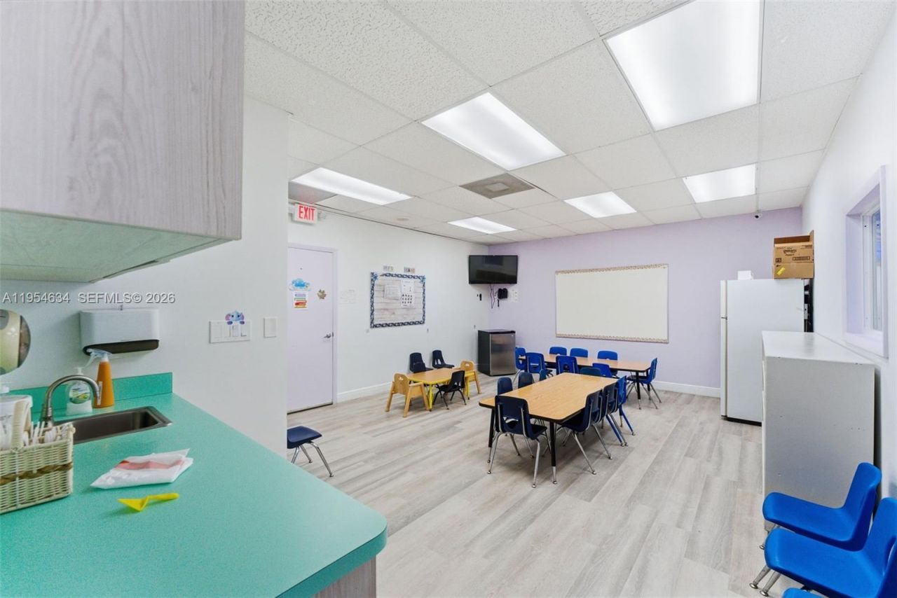 6545 NW 169th St, Hialeah, FL 33015 Photo