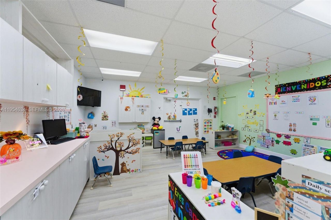 6545 NW 169th St, Hialeah, FL 33015 Photo