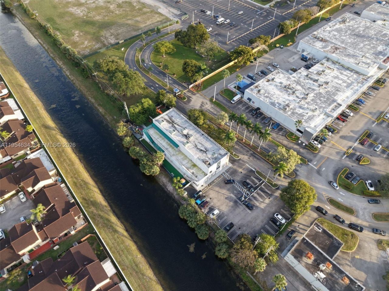 6545 NW 169th St, Hialeah, FL 33015 Photo