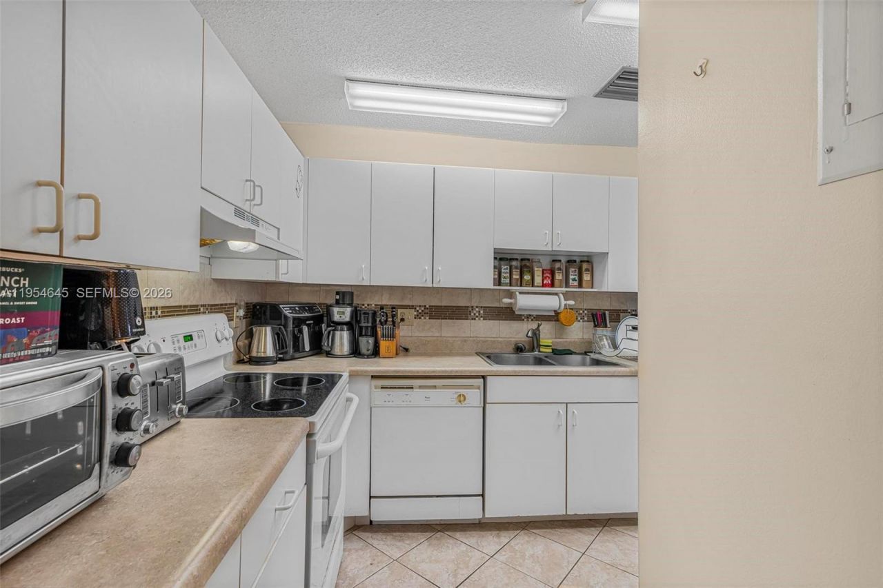 1521 NW 18th Ave, Unit 101, Delray Beach, FL 33445 Photo
