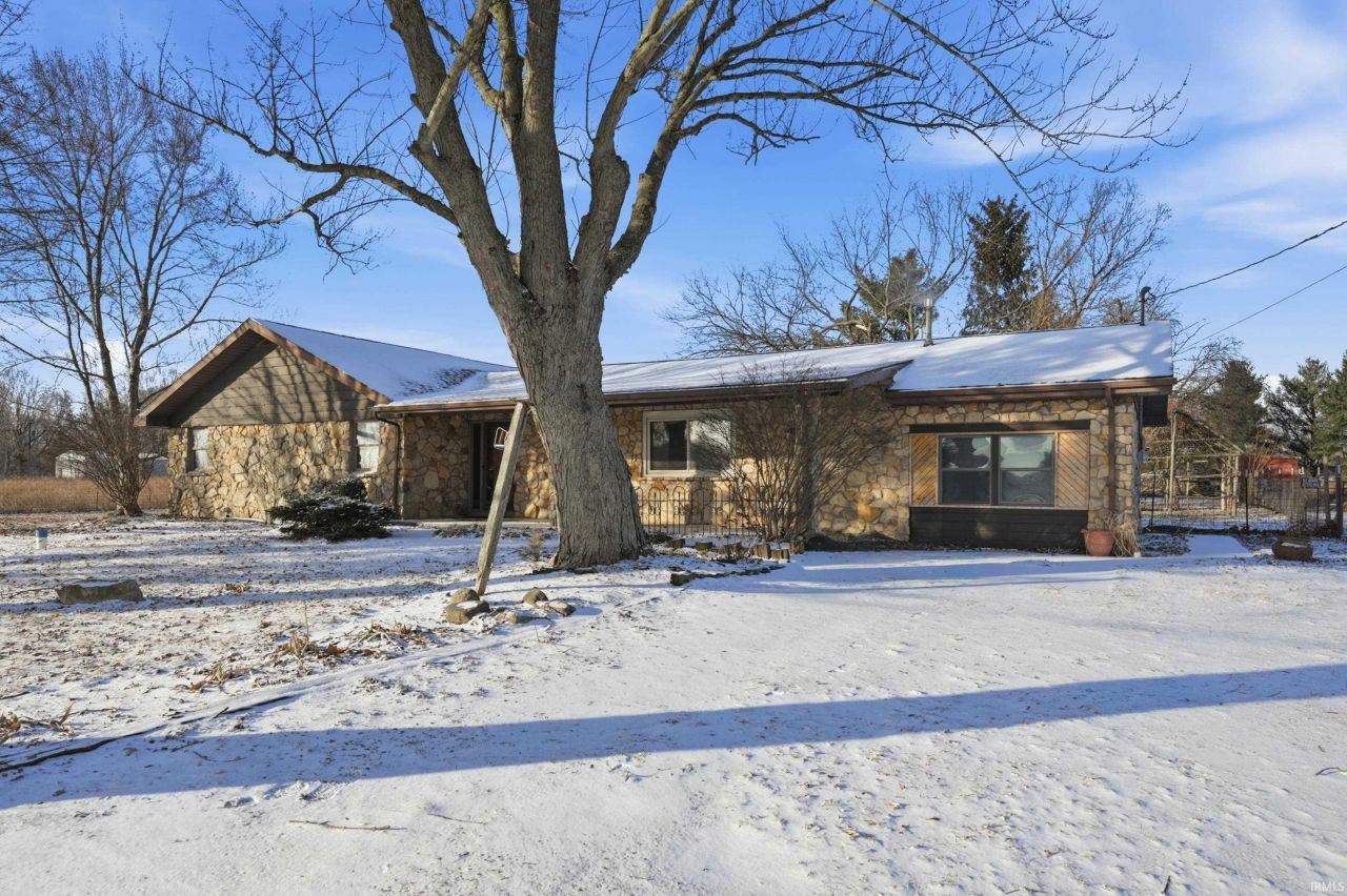 2219 N 300 E Road, Anderson, IN 46012 Main Photo