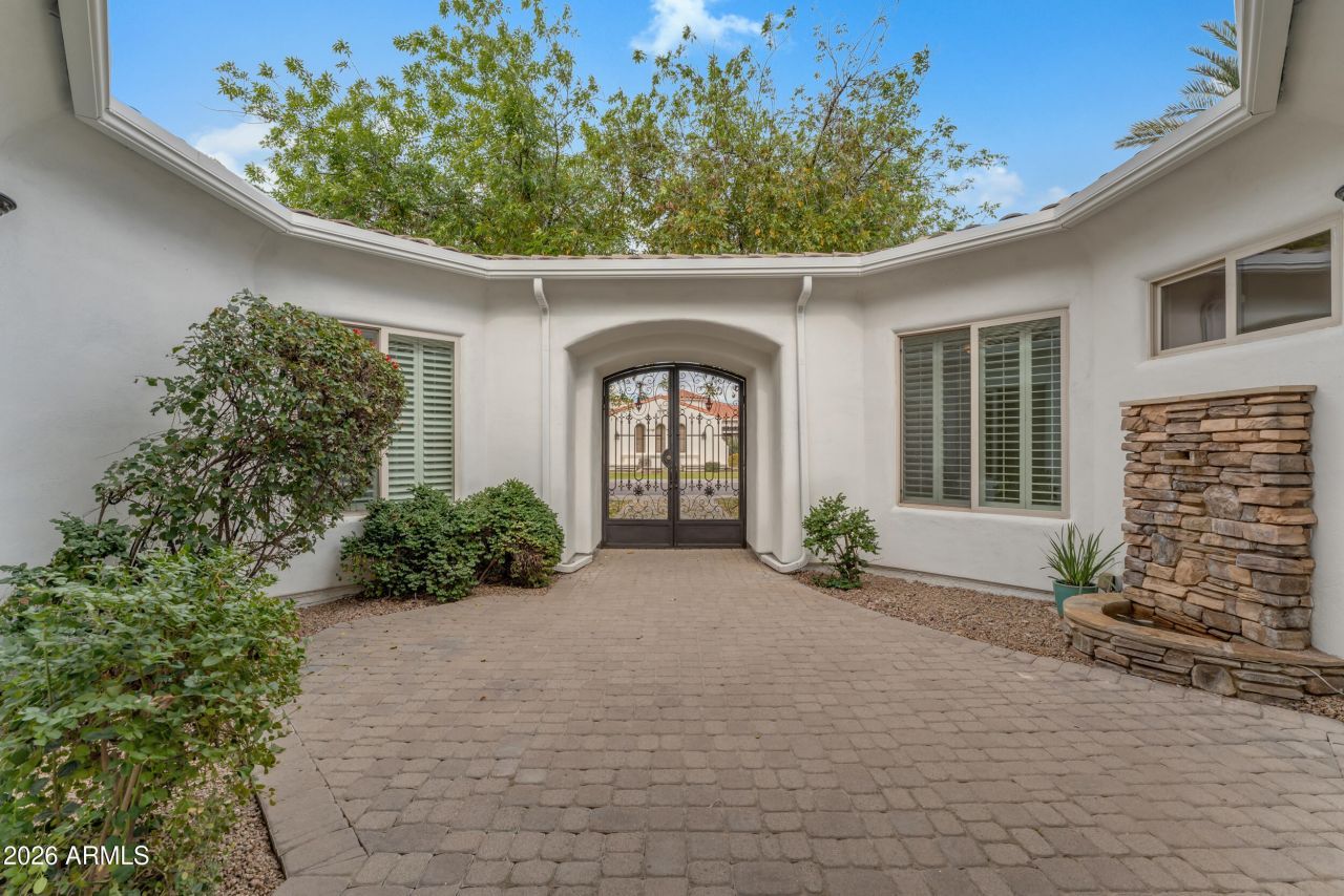 303 E Wexford Cove, Phoenix, AZ 85020 Main Photo
