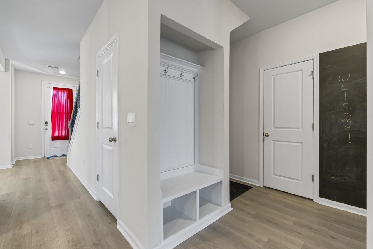 560 Pier Ct. Photo 11