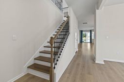 560 Pier Ct. photo 4