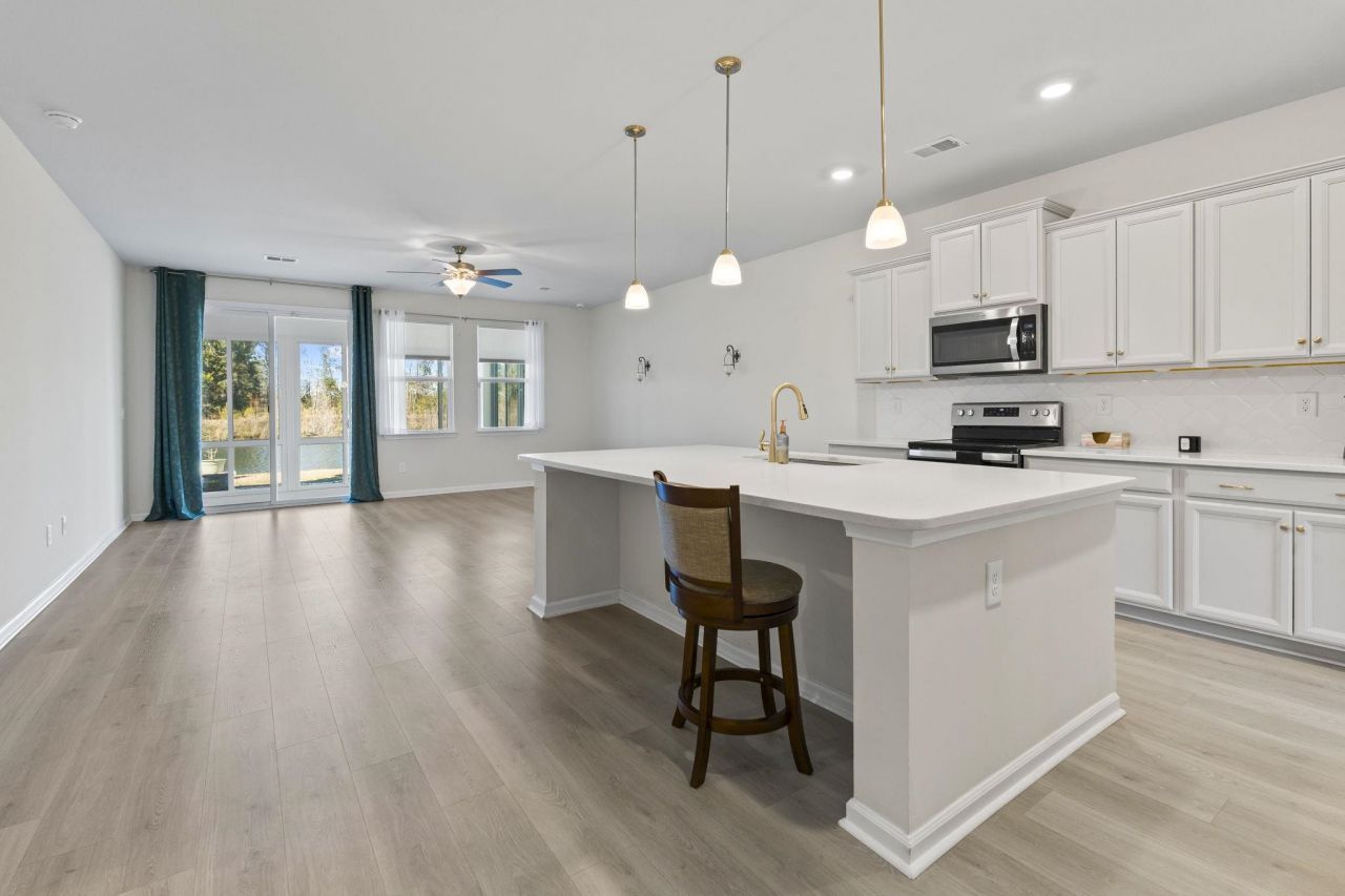 560 Pier Ct. Photo 4