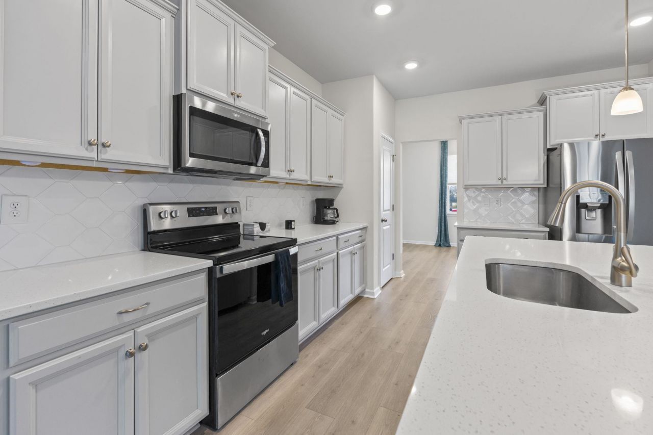 560 Pier Ct. Photo 6