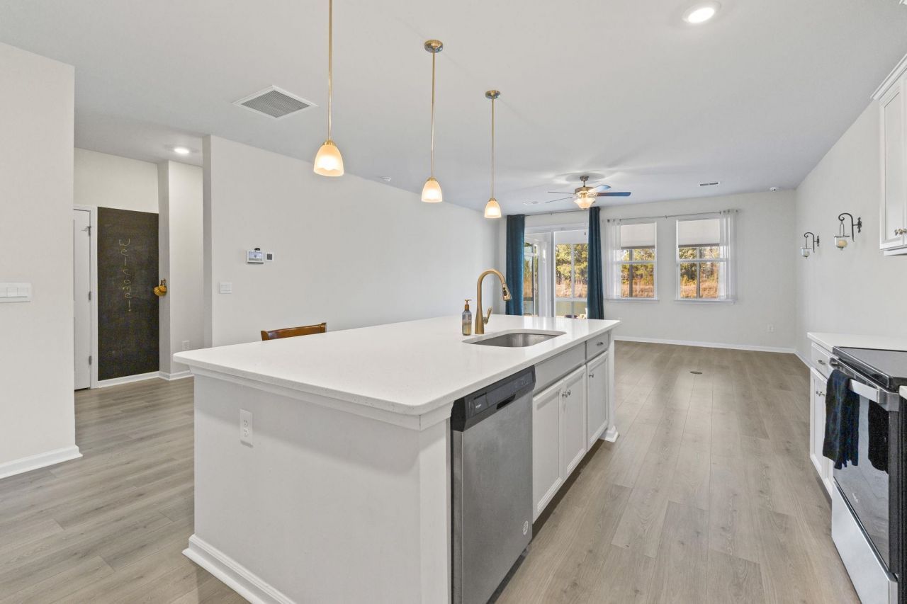 560 Pier Ct. Photo 7