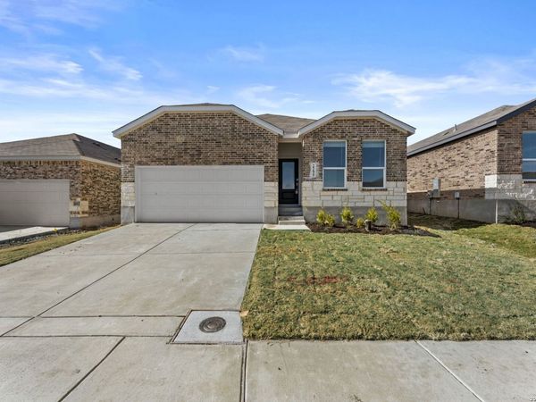 2295 Fort Davis Pass, Marion, TX 78124