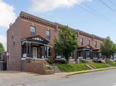 811 S 33rd Street, Omaha, NE 68105