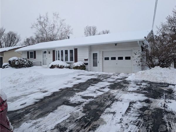 4873 Thornwood Drive, Liverpool, NY 13088