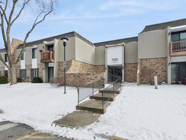 7333 Grand Avenue, Unit 204, Downers Grove, IL 60516