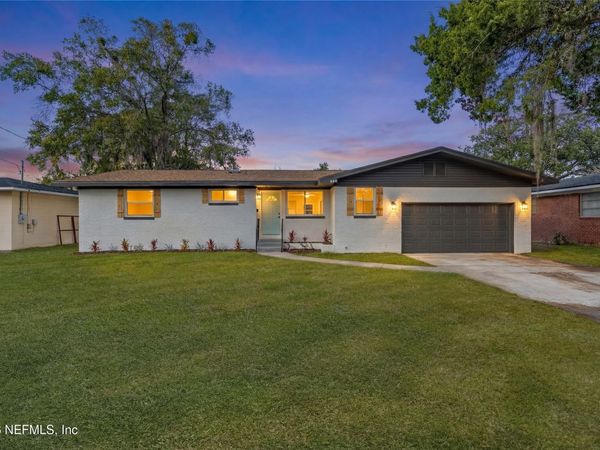 8551 LAMANTO Avenue N, Jacksonville, FL 32211