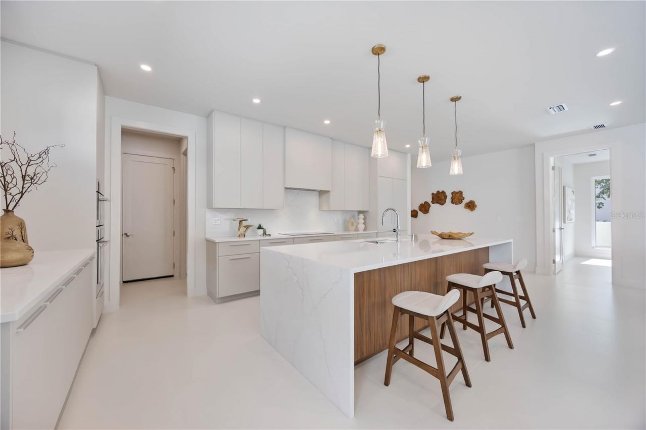 2596 Floyd Street, Sarasota, FL 34239 Photo