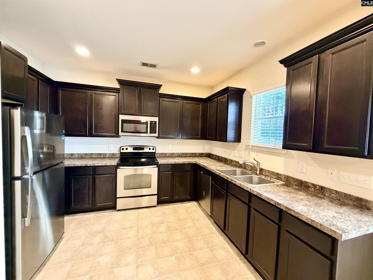 213 Favorite Court Photo 6