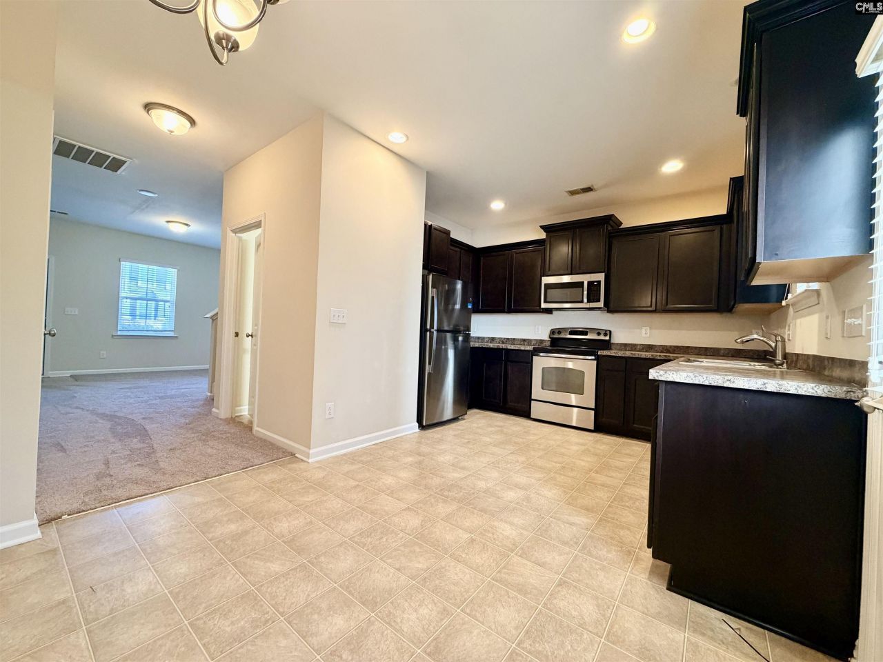 213 Favorite Court Photo 7