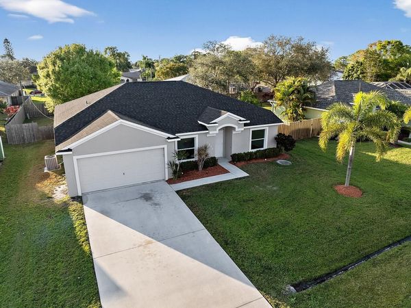 1382 SE Concha Street, Port Saint Lucie, FL 34983