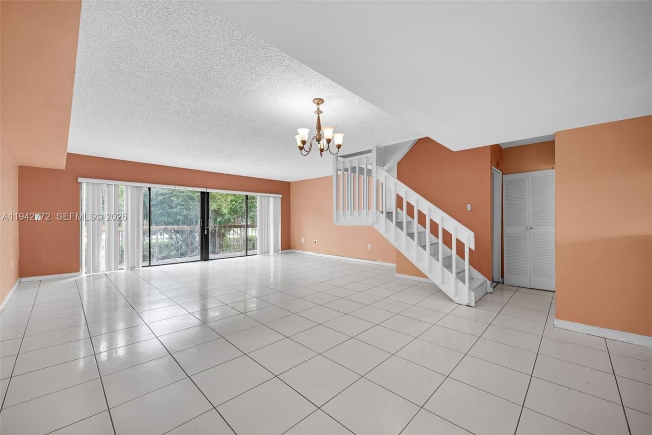9907 NW 9th St Cir, Unit 15-20, Miami, FL 33172 Photo
