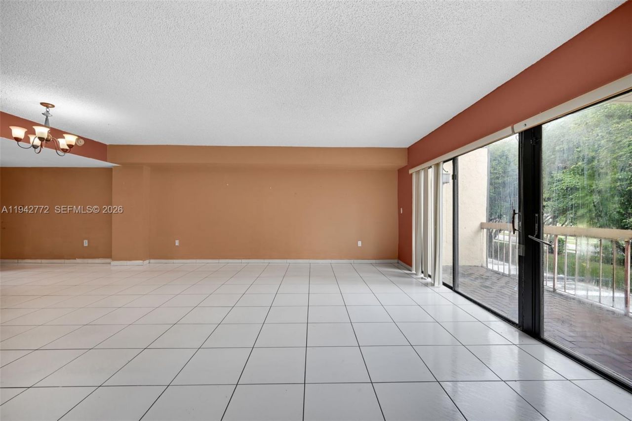 9907 NW 9th St Cir, Unit 15-20, Miami, FL 33172 Photo