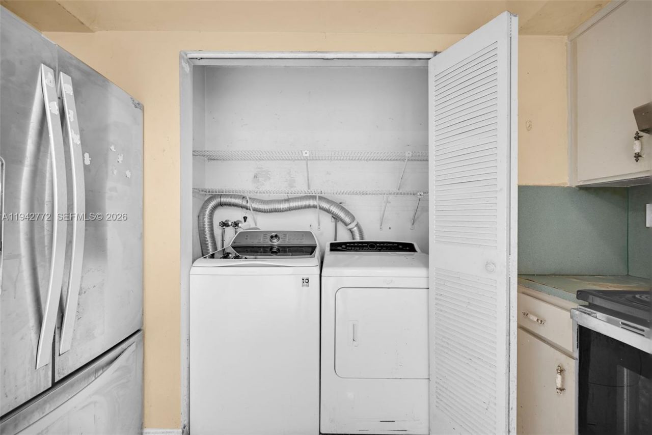 9907 NW 9th St Cir, Unit 15-20, Miami, FL 33172 Photo