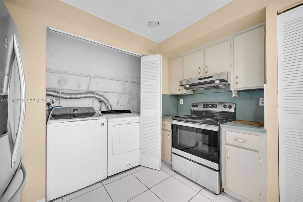 9907 NW 9th St Cir, Unit 15-20, Miami, FL 33172 Photo