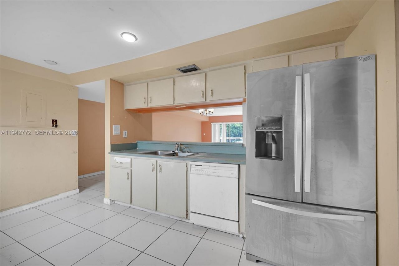 9907 NW 9th St Cir, Unit 15-20, Miami, FL 33172 Photo