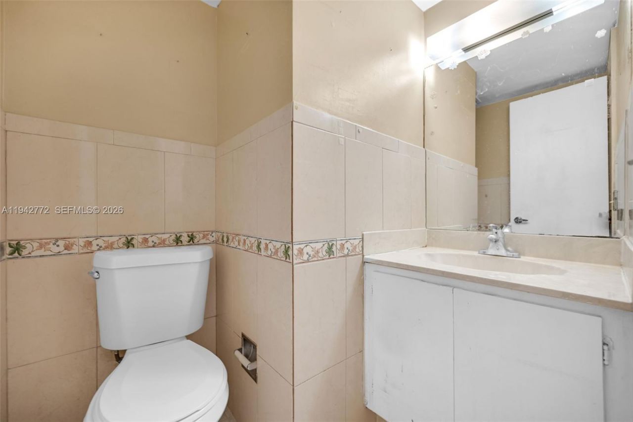 9907 NW 9th St Cir, Unit 15-20, Miami, FL 33172 Photo