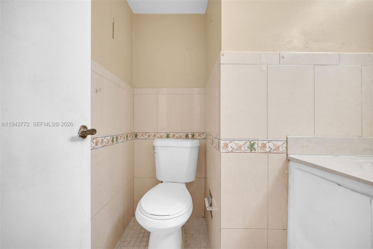 9907 NW 9th St Cir, Unit 15-20, Miami, FL 33172 Photo