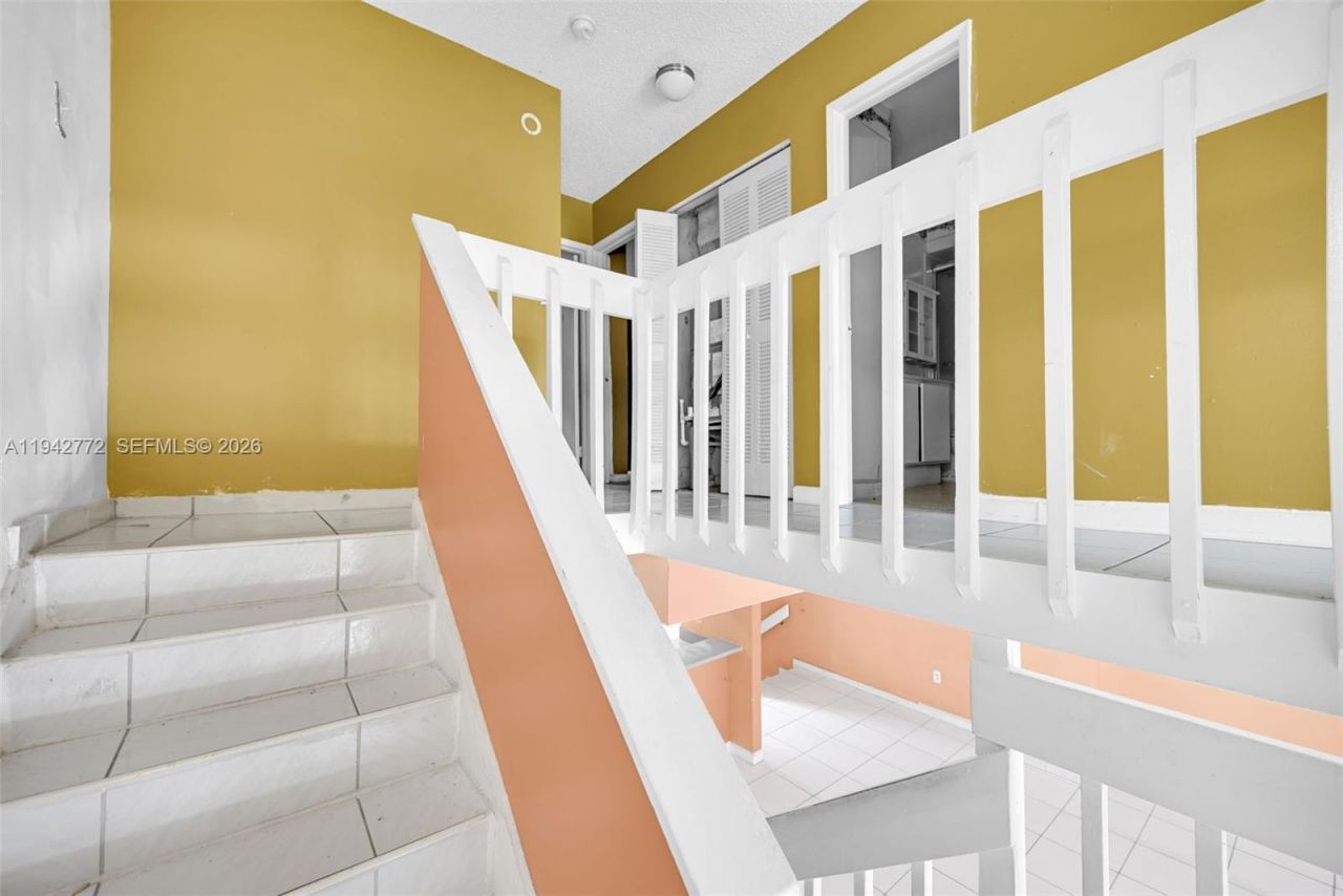 9907 NW 9th St Cir, Unit 15-20, Miami, FL 33172 Photo