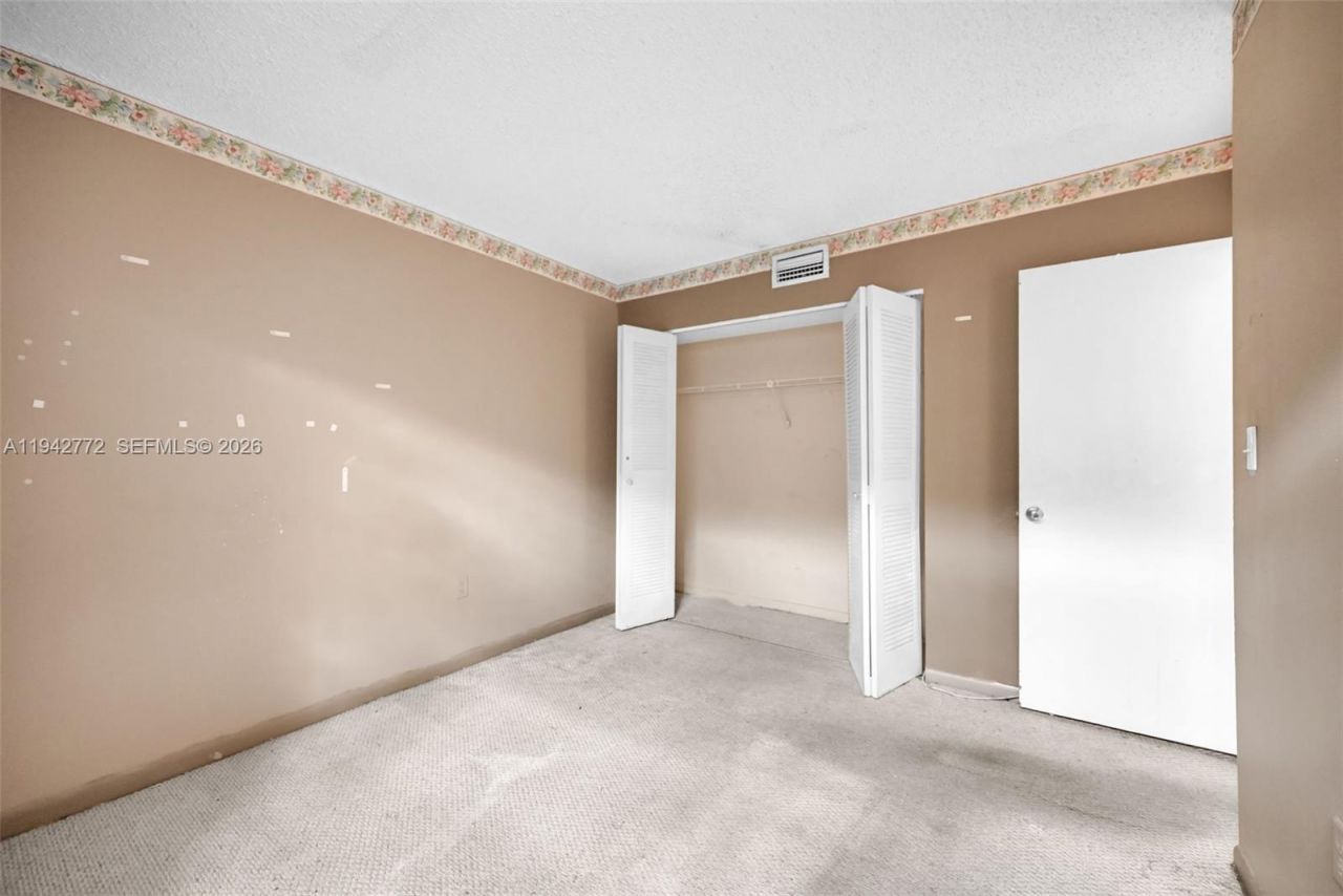 9907 NW 9th St Cir, Unit 15-20, Miami, FL 33172 Photo