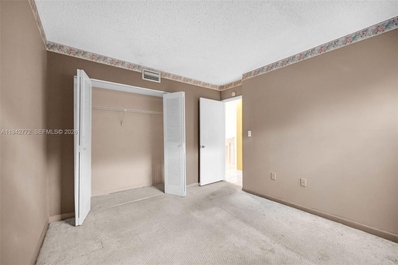 9907 NW 9th St Cir, Unit 15-20, Miami, FL 33172 Photo