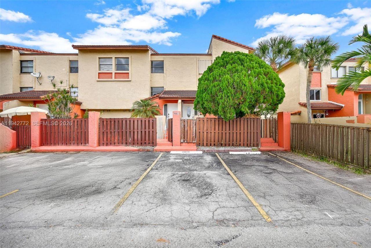 9907 NW 9th St Cir, Unit 15-20, Miami, FL 33172 Photo