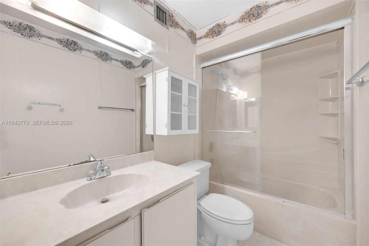 9907 NW 9th St Cir, Unit 15-20, Miami, FL 33172 Photo