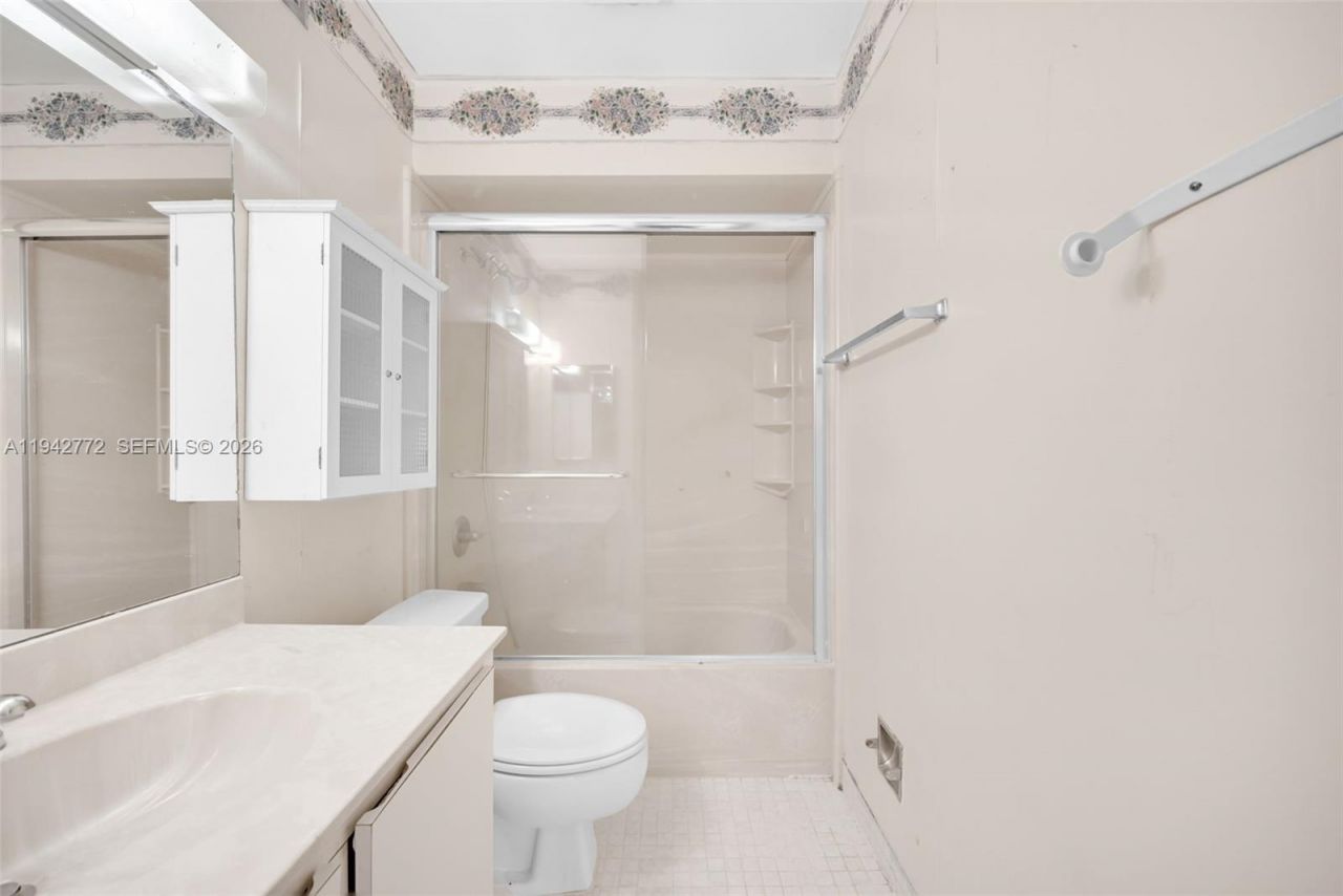 9907 NW 9th St Cir, Unit 15-20, Miami, FL 33172 Photo