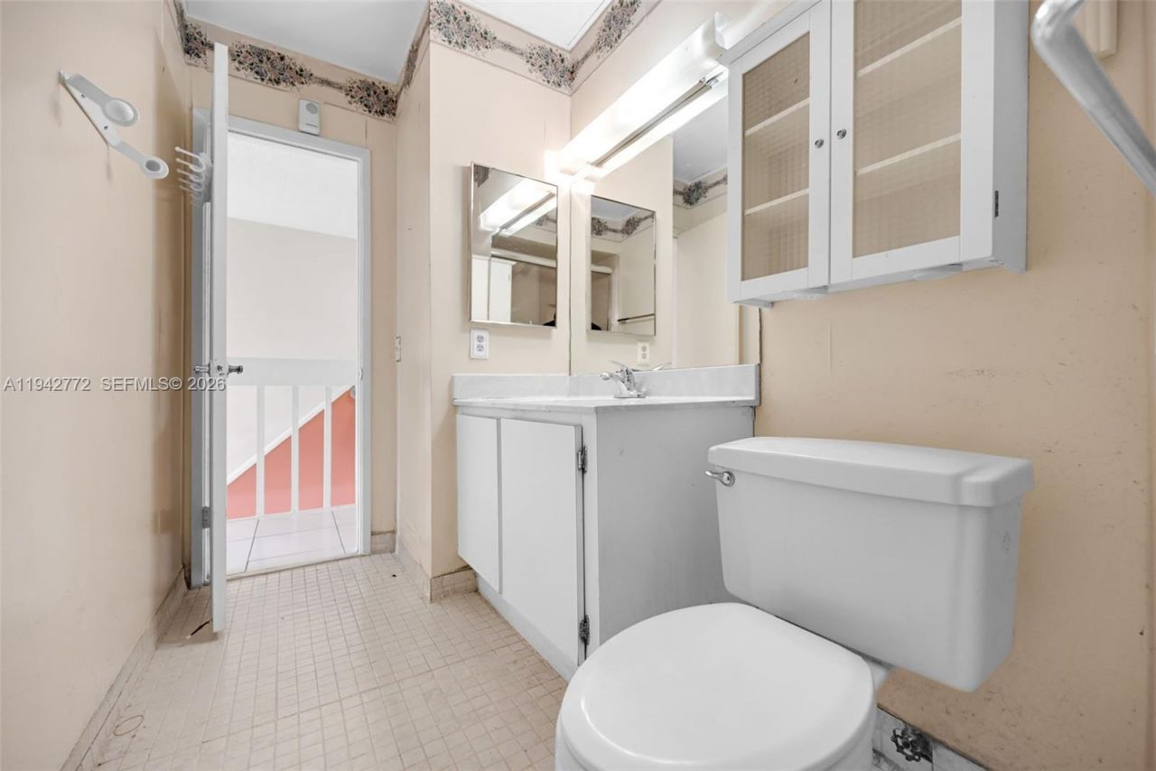 9907 NW 9th St Cir, Unit 15-20, Miami, FL 33172 Photo