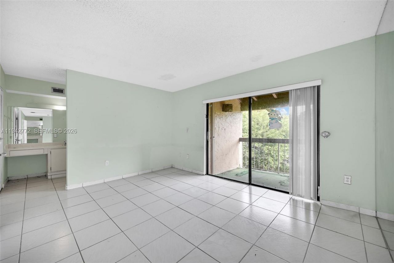 9907 NW 9th St Cir, Unit 15-20, Miami, FL 33172 Photo