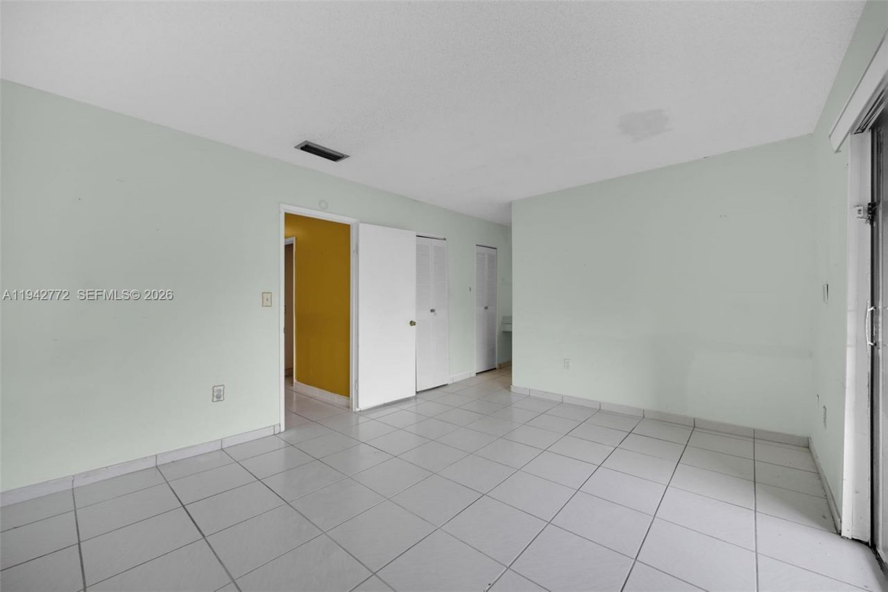 9907 NW 9th St Cir, Unit 15-20, Miami, FL 33172 Photo