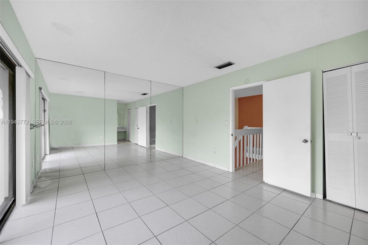 9907 NW 9th St Cir, Unit 15-20, Miami, FL 33172 Photo